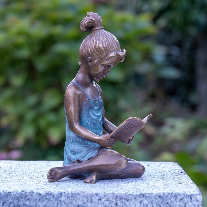 Bronze "Lesendes Mädchen als kleine Figur" – Bild 2