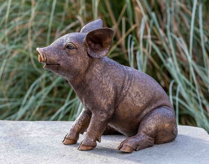Bronze "Sitzendes Schweinchen" – Bild 2