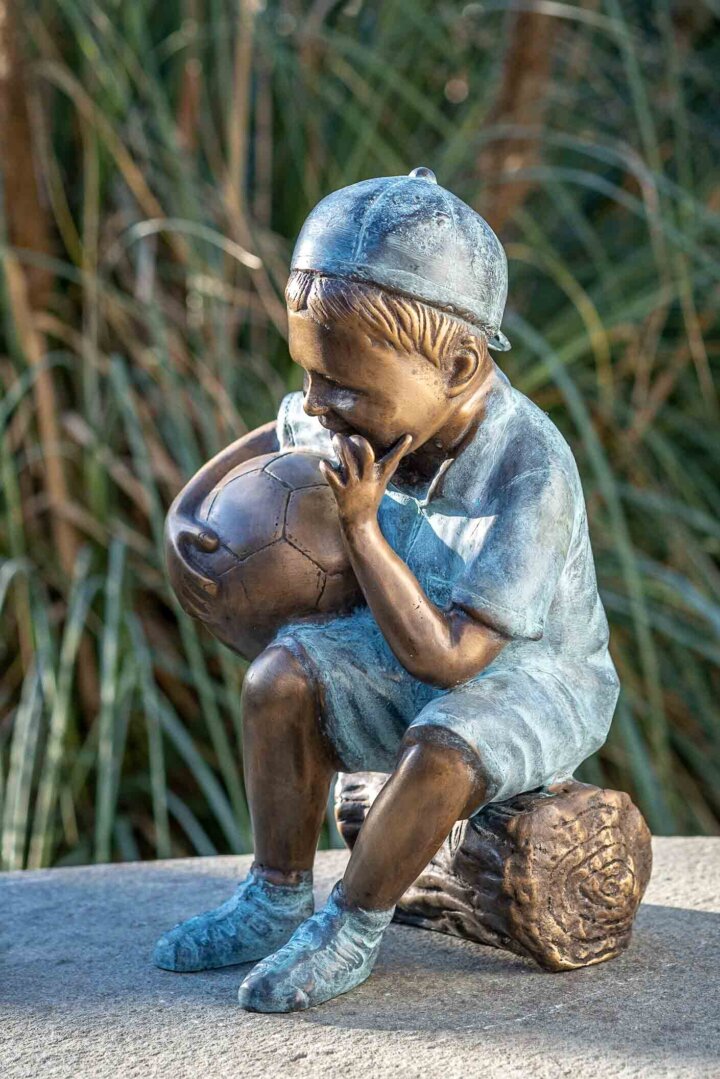 Bronze Figur "Junge mit Fußball" – Bild 2