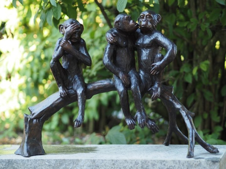Bronze "Affen auf einem Ast"
