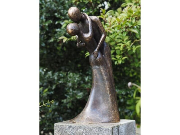 Moderne Figur, Tanzendes Paar aus Bronze