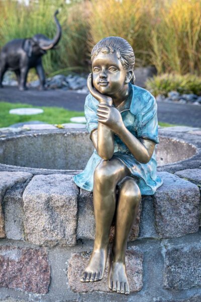 Bronze Skulptur "Träumendes Mädchen"