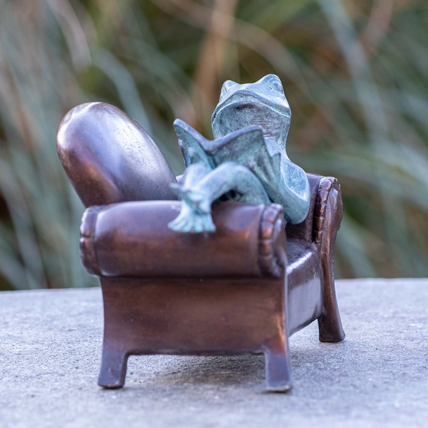 Bronzeskulptur lesender Frosch im Sessel Dekoration für Haus und Garten 