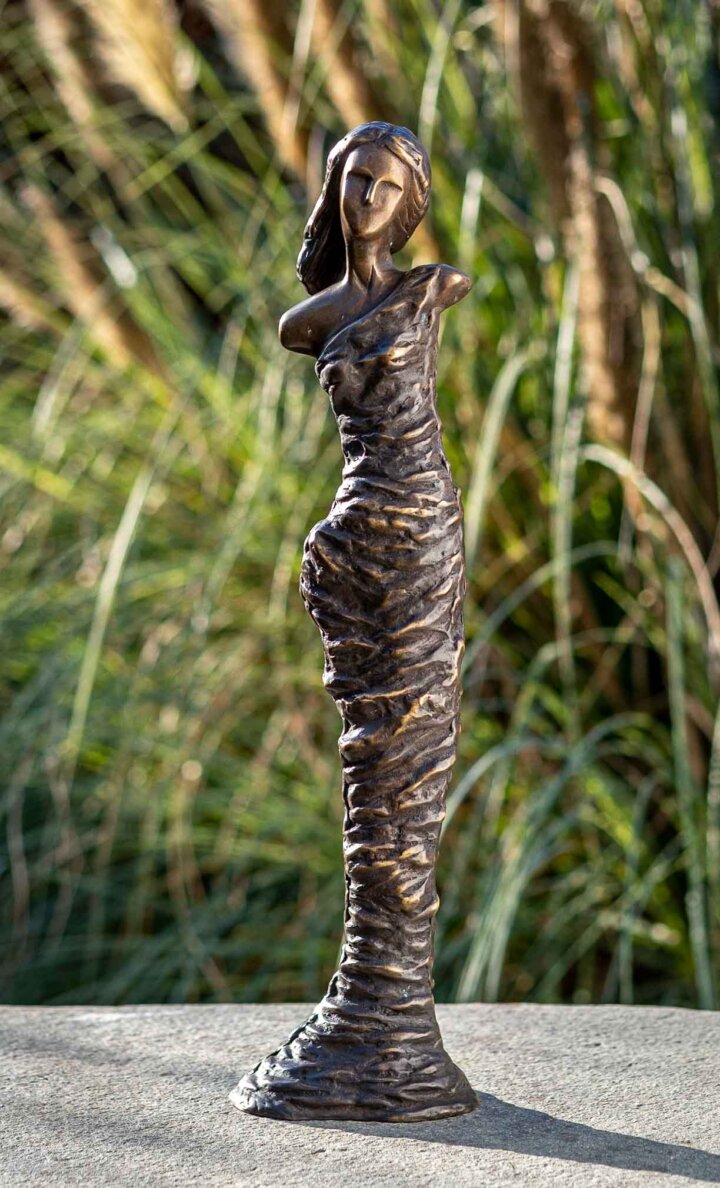 Bronze Skulptur "Moderne Frau"
