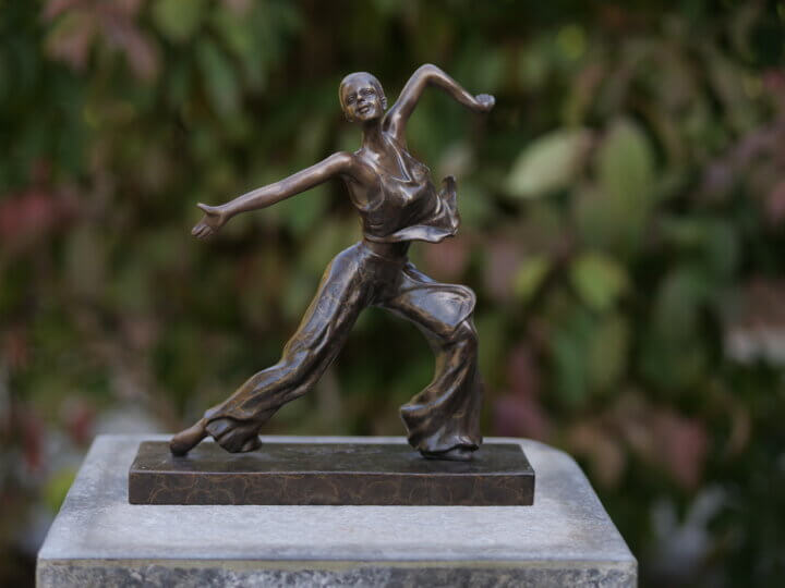 Bronzeskulptur "Tanzende Frau"