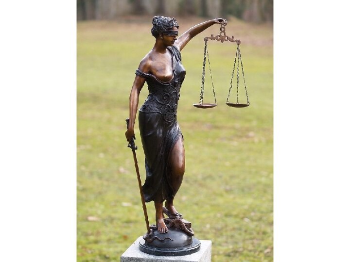 Frau Justitia