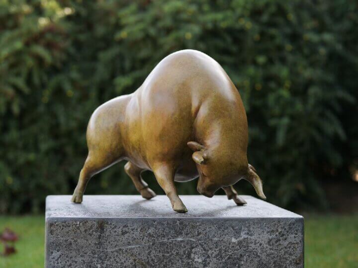 Stier grüne heisse patina
