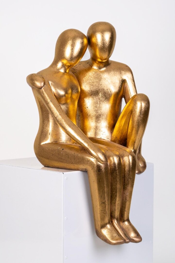 Sitzendes Paar Goldfarben – Bild 5