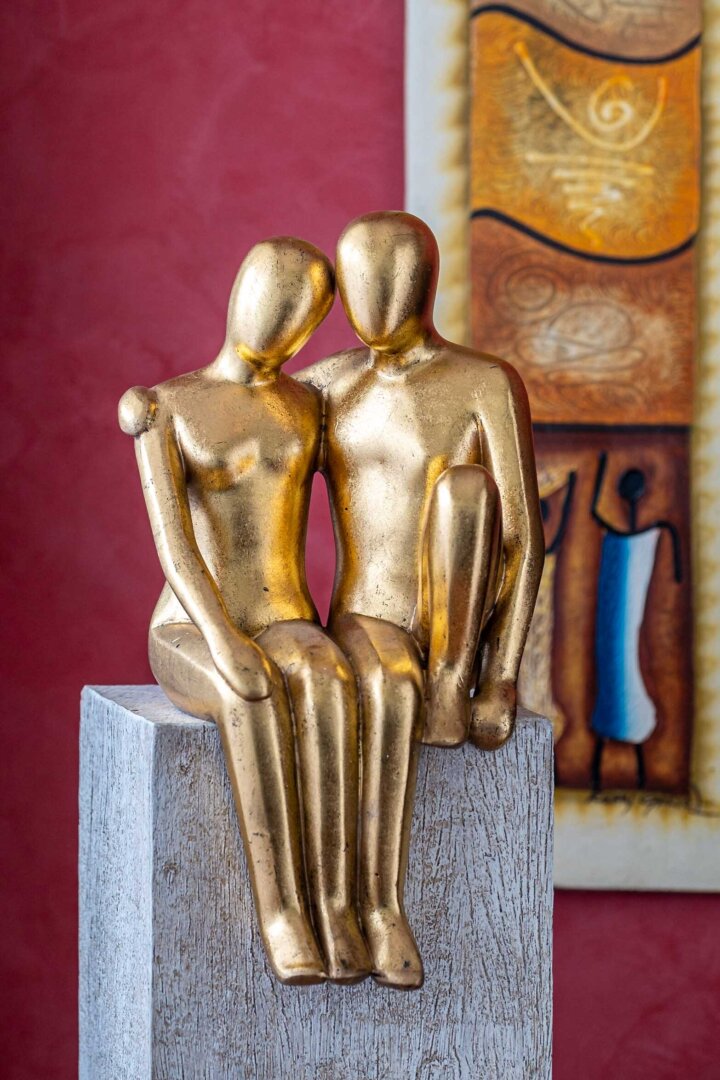 Sitzendes Paar Goldfarben – Bild 4