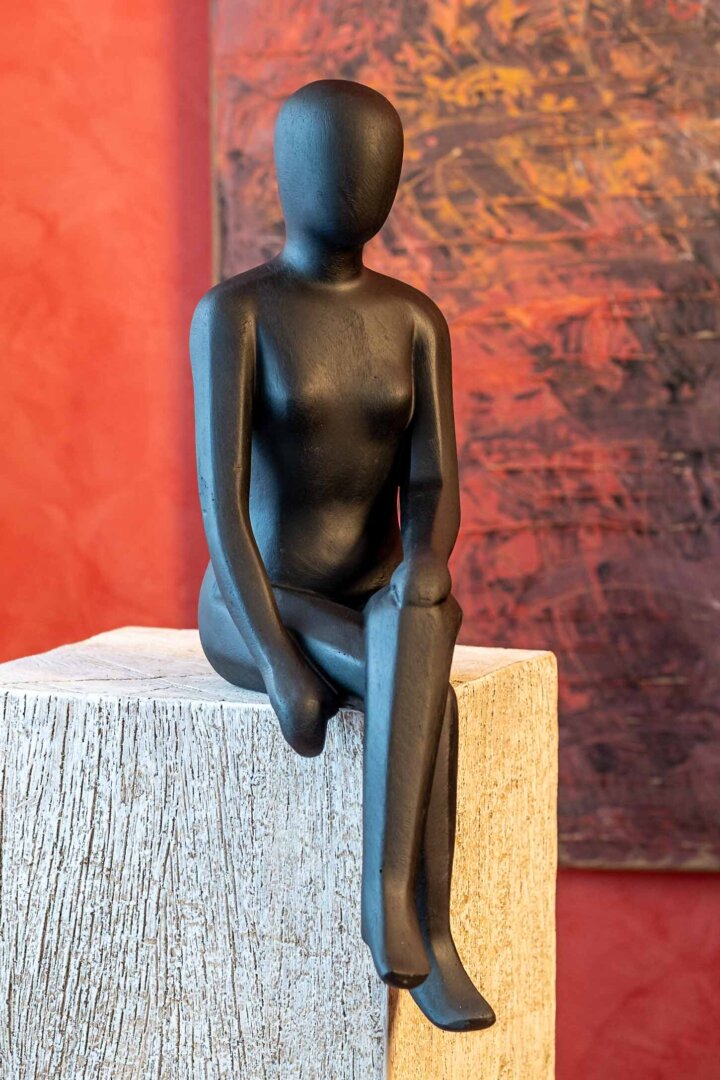 Sitzende Frau Schwarz – Bild 3