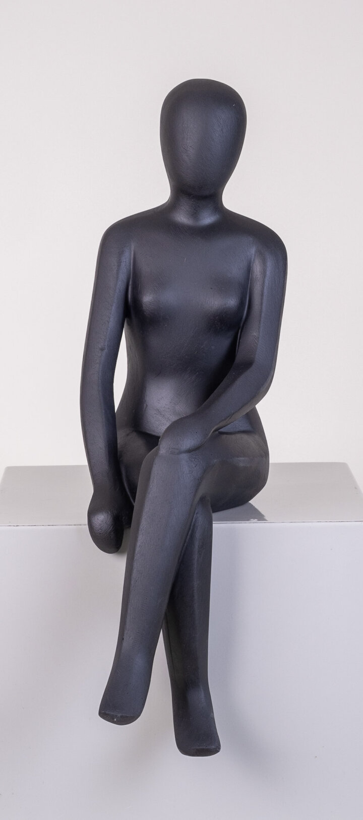 Sitzende Frau Schwarz – Bild 9