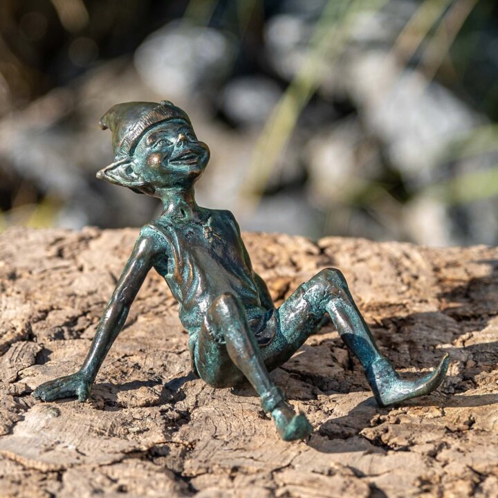 Bronze Figur Pixie sitzend – Bild 3